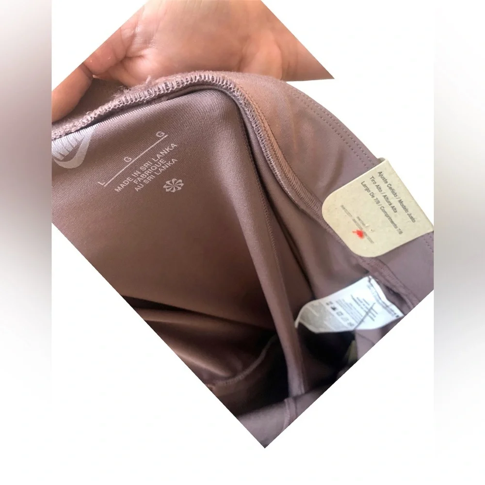 Nike high rise 7/8 two toned leggings with airpod pocket